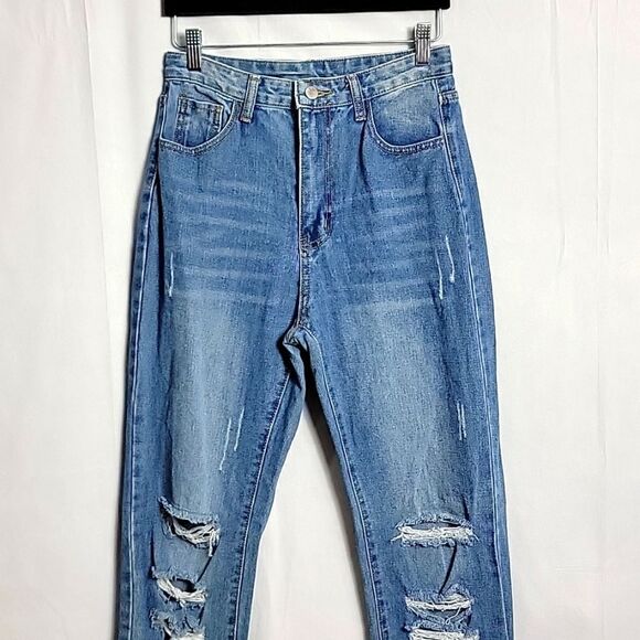 SHEIN Denim - SHEIN.. highwaisted, distressed jeans..